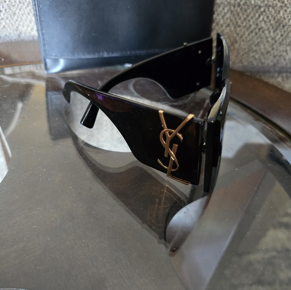 Glossy Black Cat Eye Sunglasses - Picture 3 of 3